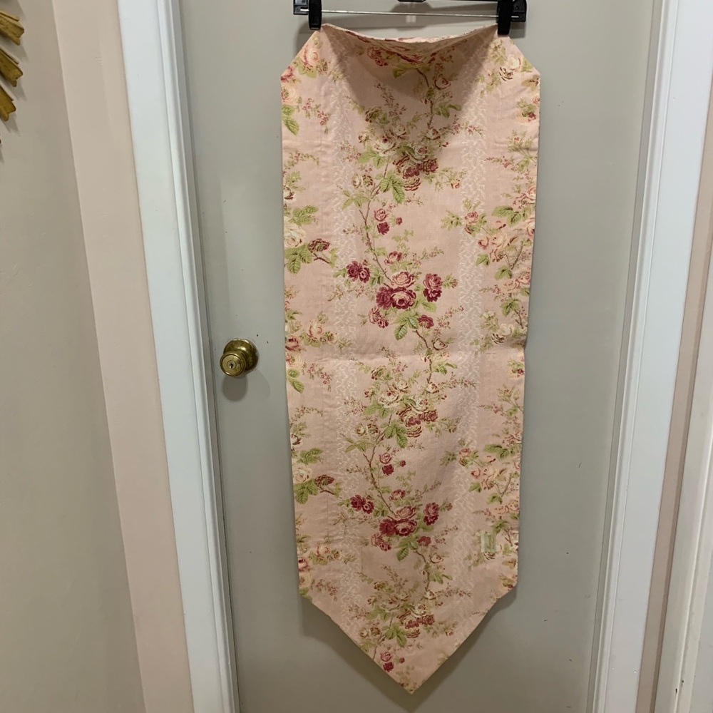 Cottage Style Floral Table Runner in Pink and Green - Picture 2 of 6